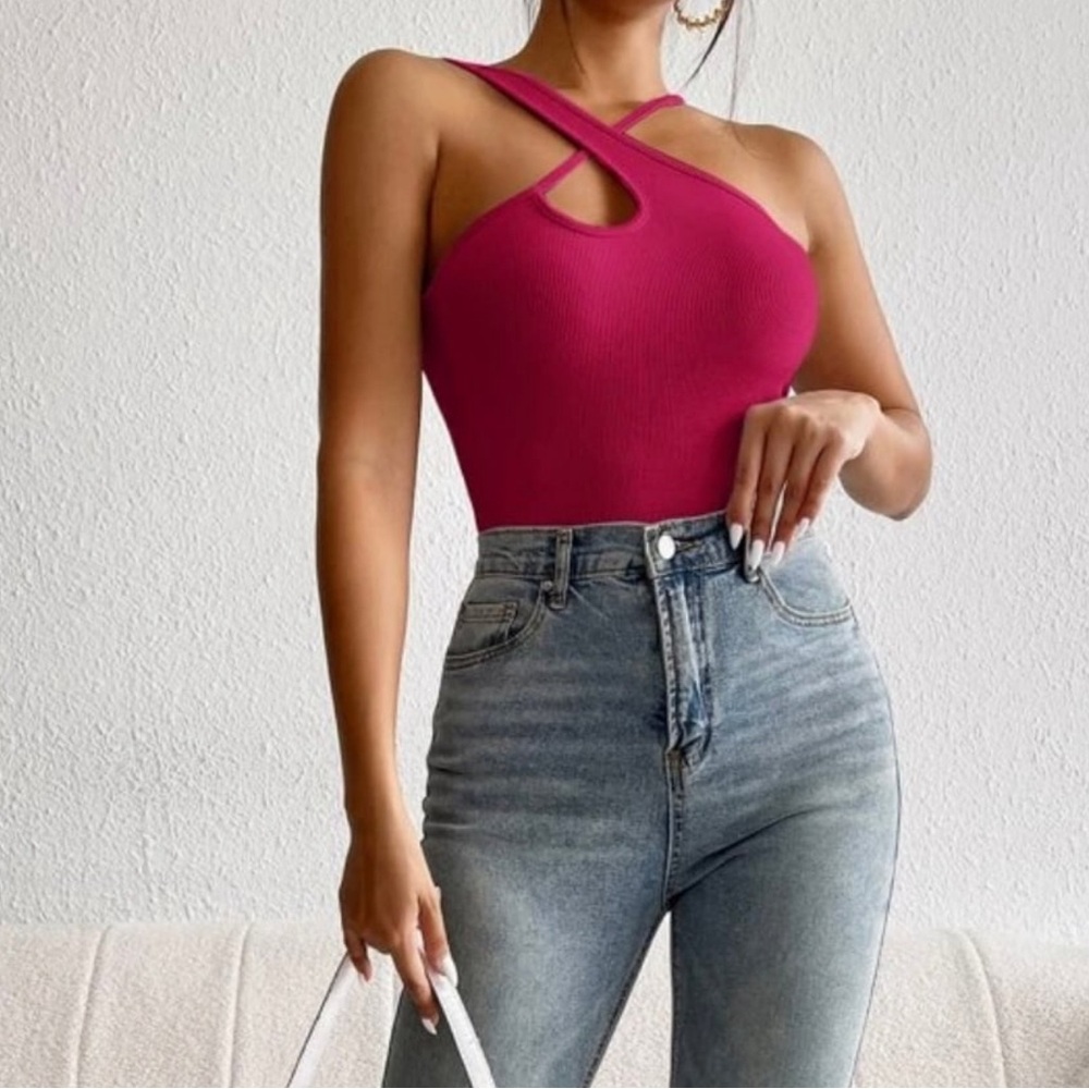 SHEIN Fuchsia Crisscross Crop Top